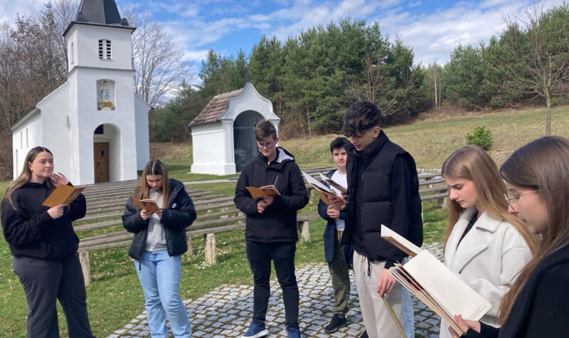 3s: Andacht bei der Bründl-Kapelle