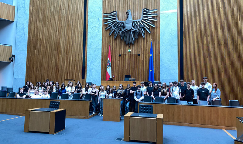 2. Klassen: Parlament und Staatsoper